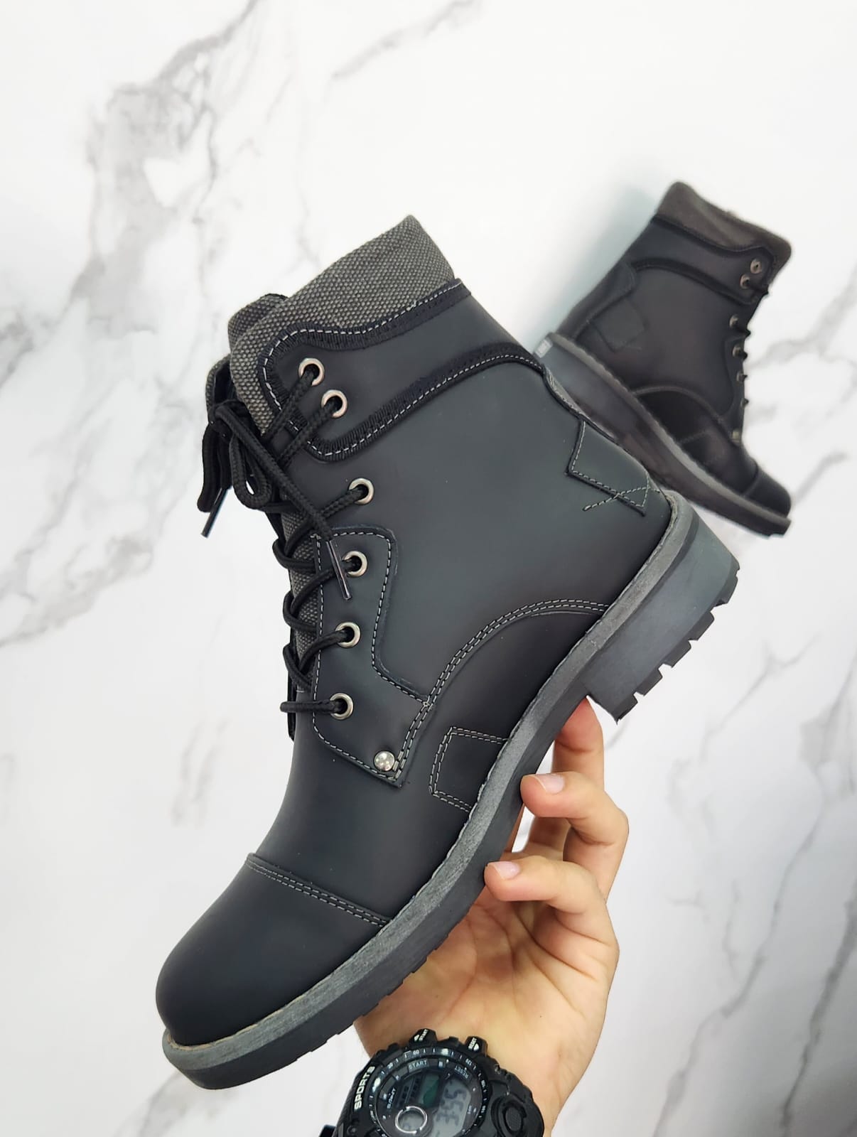 BOTAS DE CUERO CLÁSICO: – Elegancia y confort para todos los días